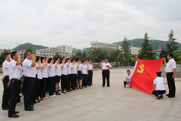 隴運(yùn)集團(tuán)公司黨委開展慶祝建黨97周年“緬懷先烈，砥礪奮進(jìn)”主題黨日活動(dòng)