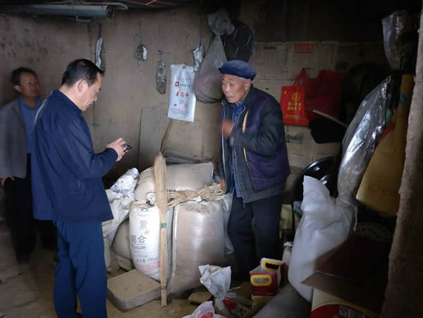 隴運(yùn)集團(tuán)公司黨委書記、董事長李寅祥同志深入琵琶鎮(zhèn)寧強(qiáng)村開展幫扶工作