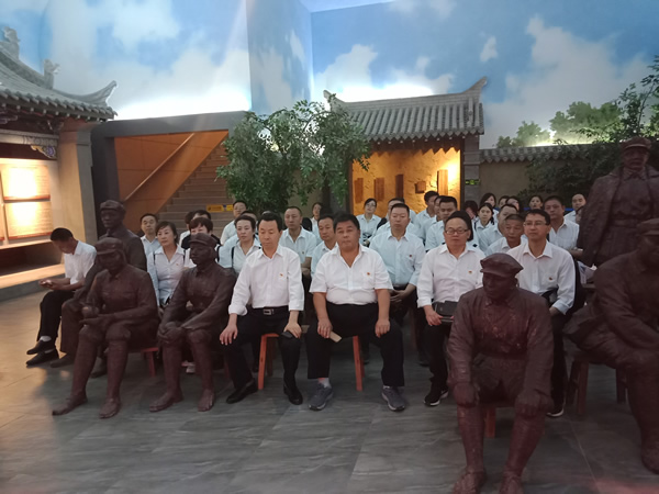 隴運(yùn)集團(tuán)公司黨委開(kāi)展“不忘初心、牢記使命”紀(jì)念建黨98周年主題黨日活動(dòng)