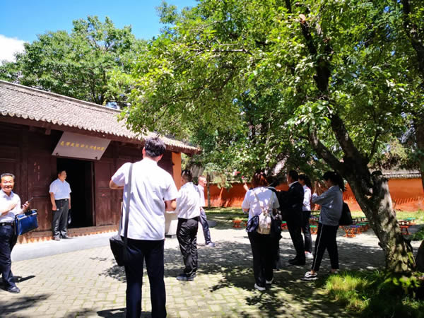 隴運(yùn)集團(tuán)公司黨委開(kāi)展“不忘初心、牢記使命”紀(jì)念建黨98周年主題黨日活動(dòng)
