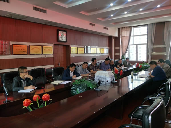 隴運集團公司召開“不忘初心、牢記使命”主題教育讀書班暨理論學(xué)習(xí)中心組第一次集中學(xué)習(xí)會議